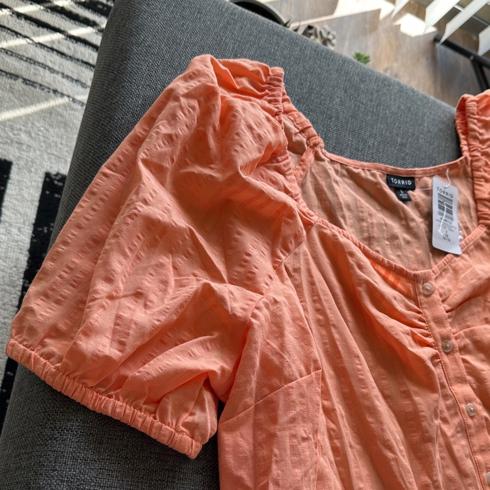 NWT Torrid Coral Button-Up Blouse - Picture 4 of 5